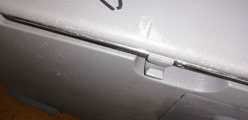 обшивка багажника Mazda Demio