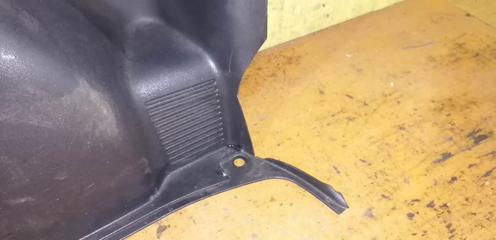 обшивка багажника Toyota Funcargo