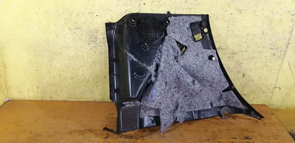 обшивка багажника Toyota Funcargo