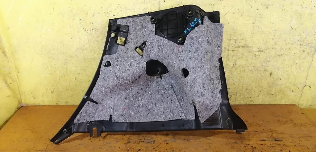 обшивка багажника Toyota Funcargo