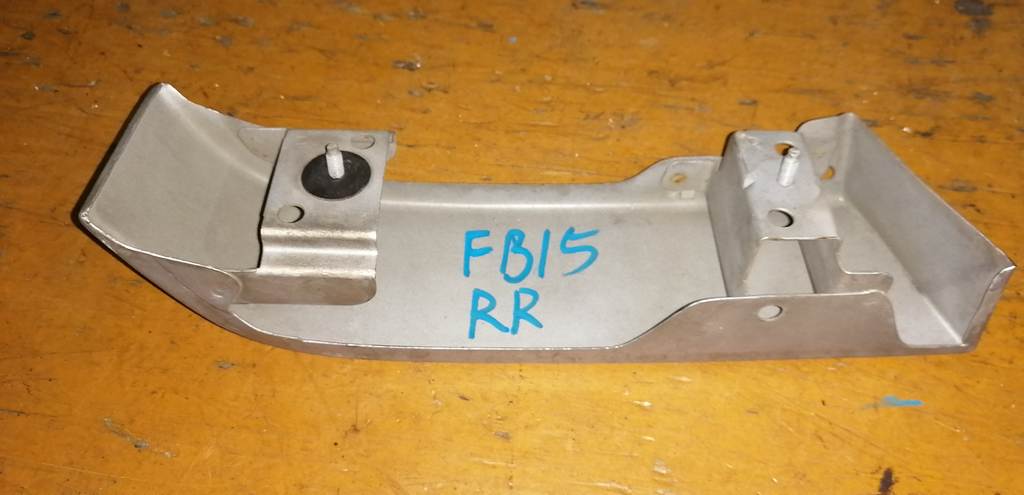 планка под стоп Nissan Sunny