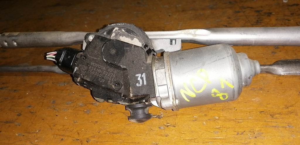 трапеция дворников Toyota Sienta