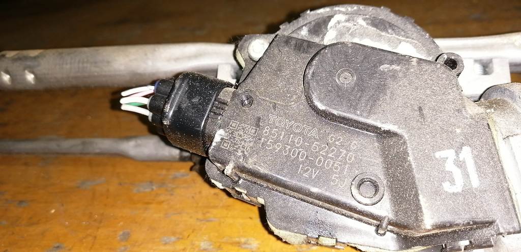 трапеция дворников Toyota Sienta