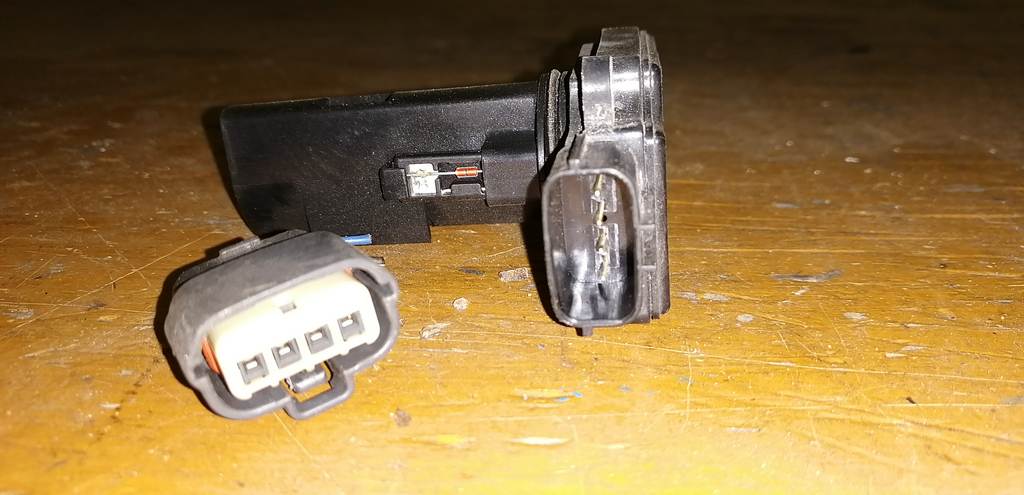 датчик расхода воздуха Mitsubishi Outlander