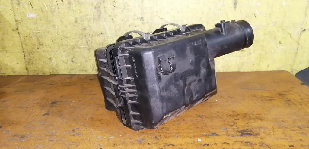 корпус воздушного фильтра Mitsubishi Outlander