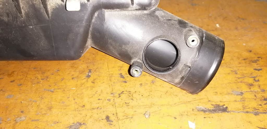 корпус воздушного фильтра Mitsubishi Outlander