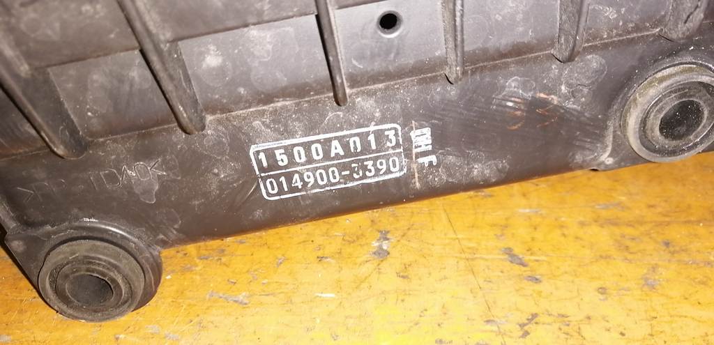 корпус воздушного фильтра Mitsubishi Outlander