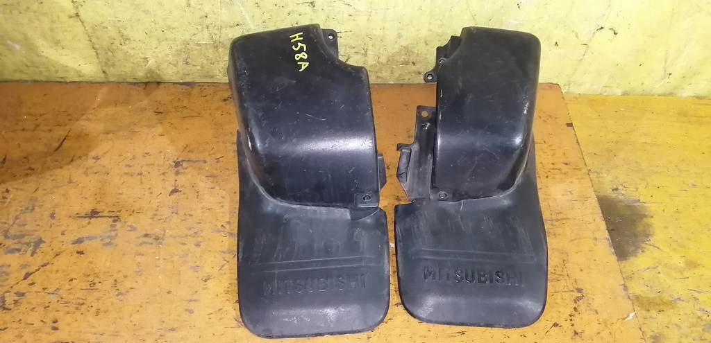 брызговик Mitsubishi Pajero Mini