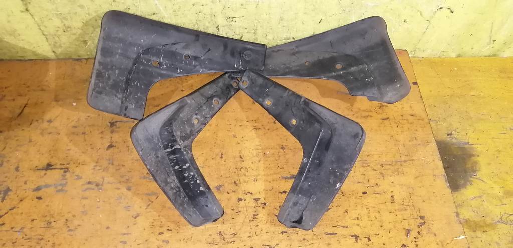 брызговик Nissan X-Trail