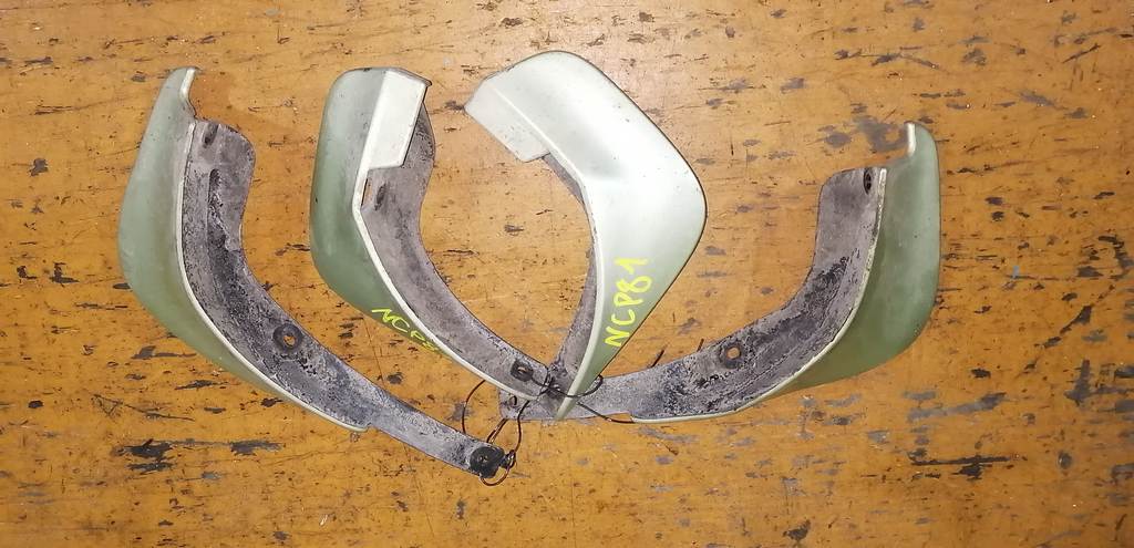 брызговик Toyota Sienta