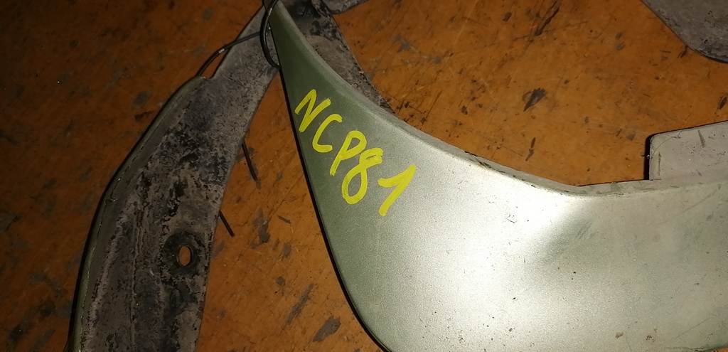 брызговик Toyota Sienta