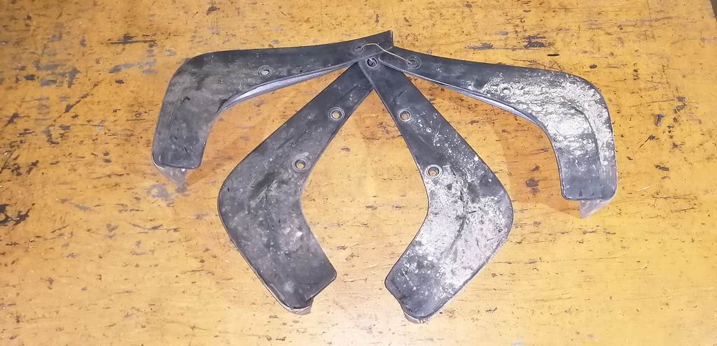 брызговик Nissan Note