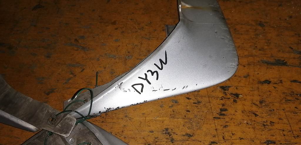 брызговик Mazda Demio