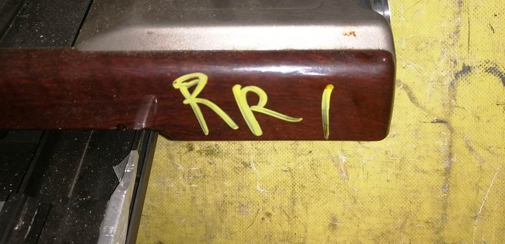 консоль между сидений Honda Elysion