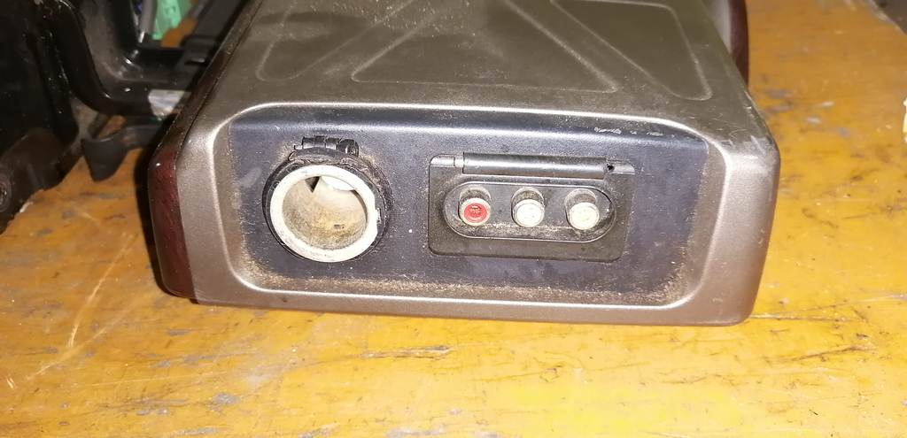 консоль между сидений Honda Elysion