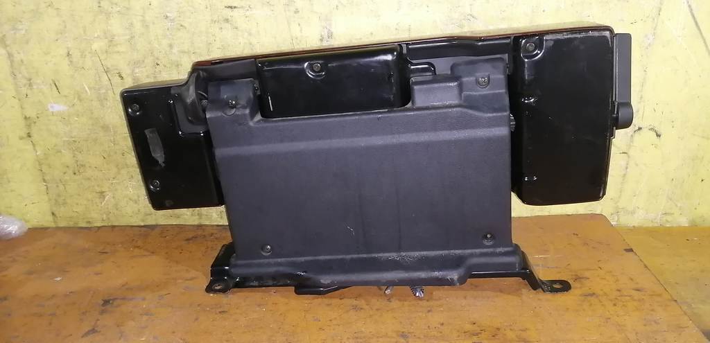 консоль между сидений Honda Elysion