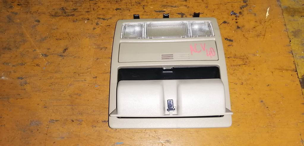 плафон салонный Toyota Camry