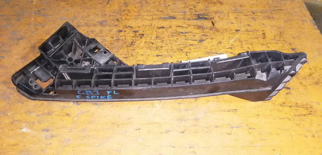 ресничка Honda Freed Spike