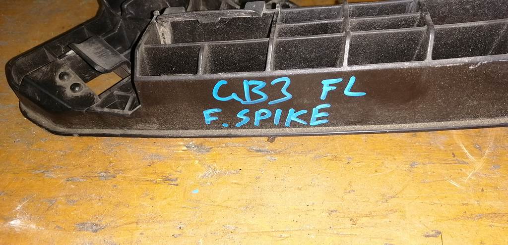 ресничка Honda Freed Spike