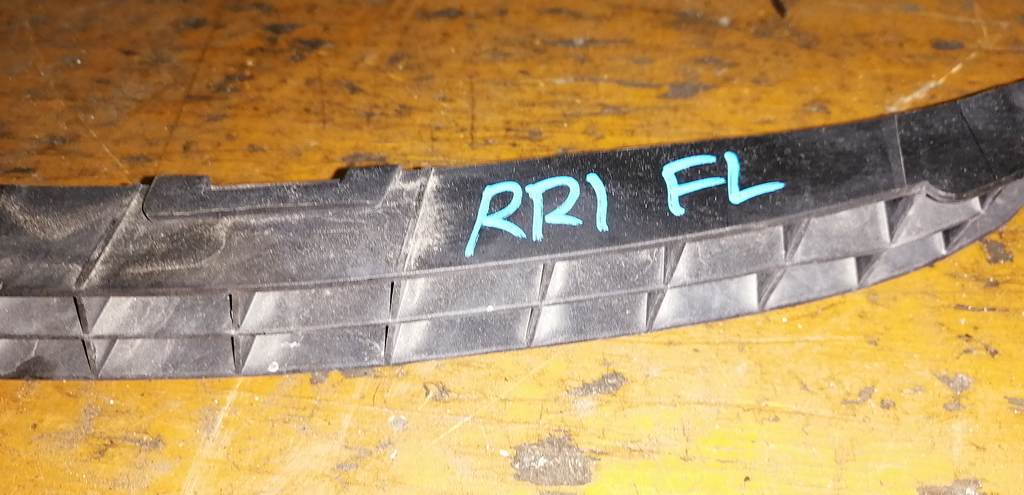 ресничка Honda Elysion