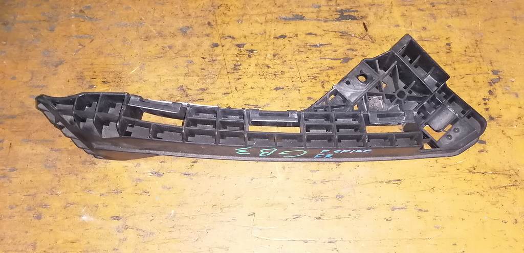 ресничка Honda Freed Spike