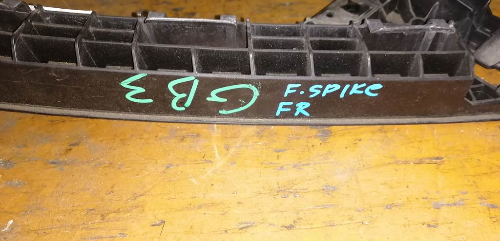 ресничка Honda Freed Spike