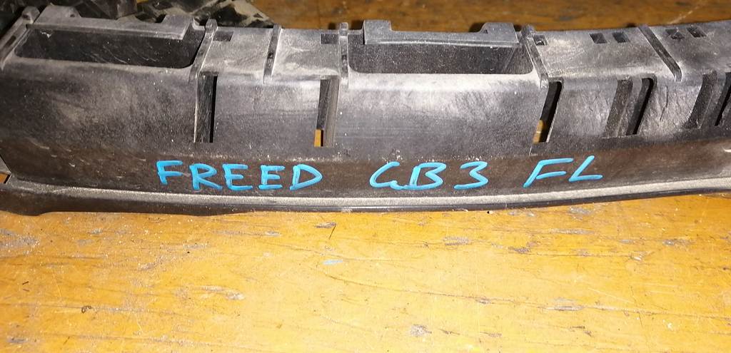 ресничка Honda Freed