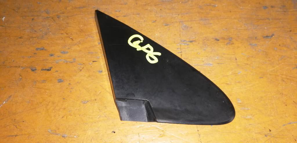 уголок крыла Subaru Impreza