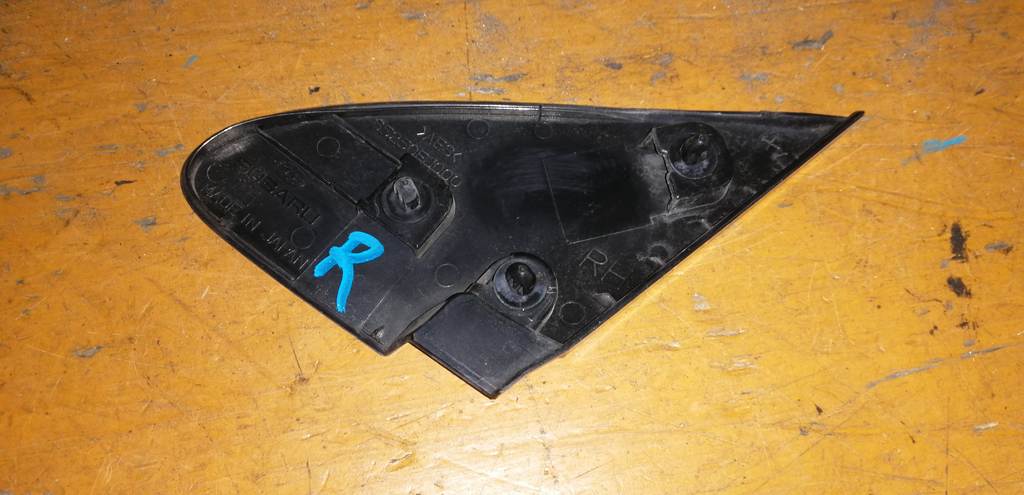 уголок крыла Subaru Impreza