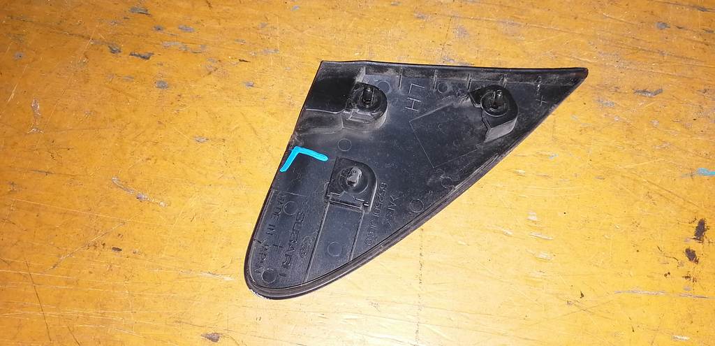 уголок крыла Subaru Impreza