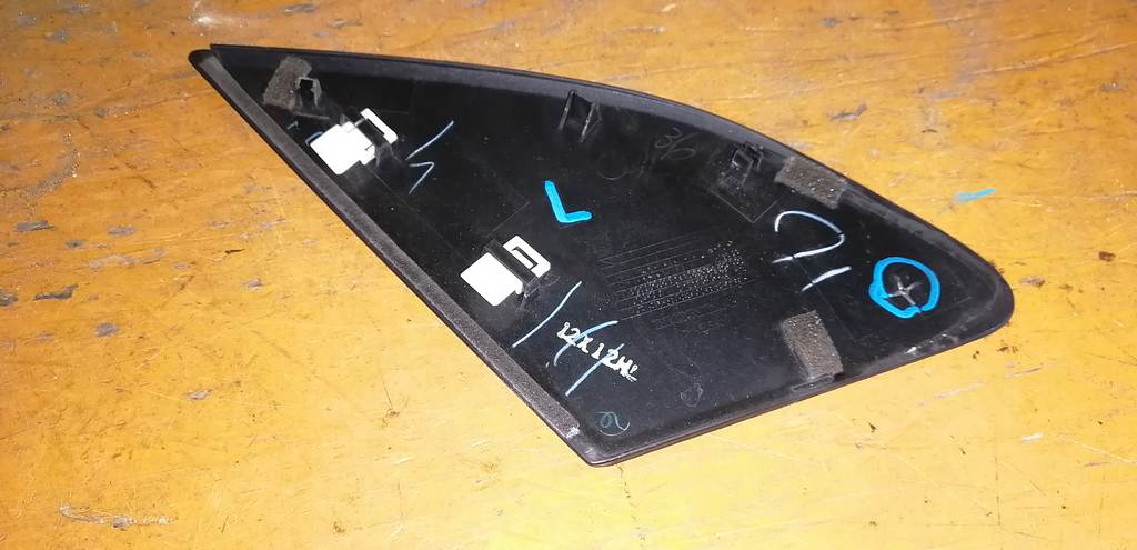 уголок крыла Honda Fit Shuttle