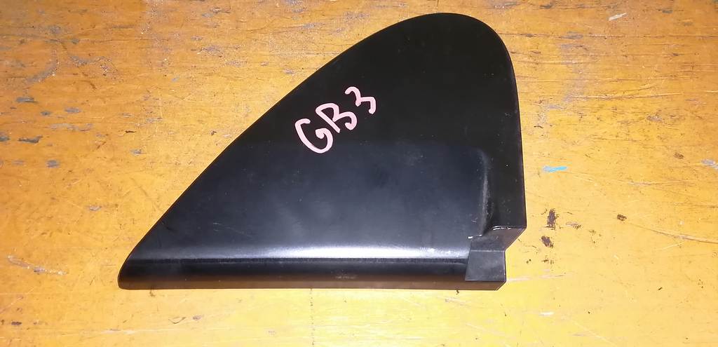 уголок крыла Honda Freed