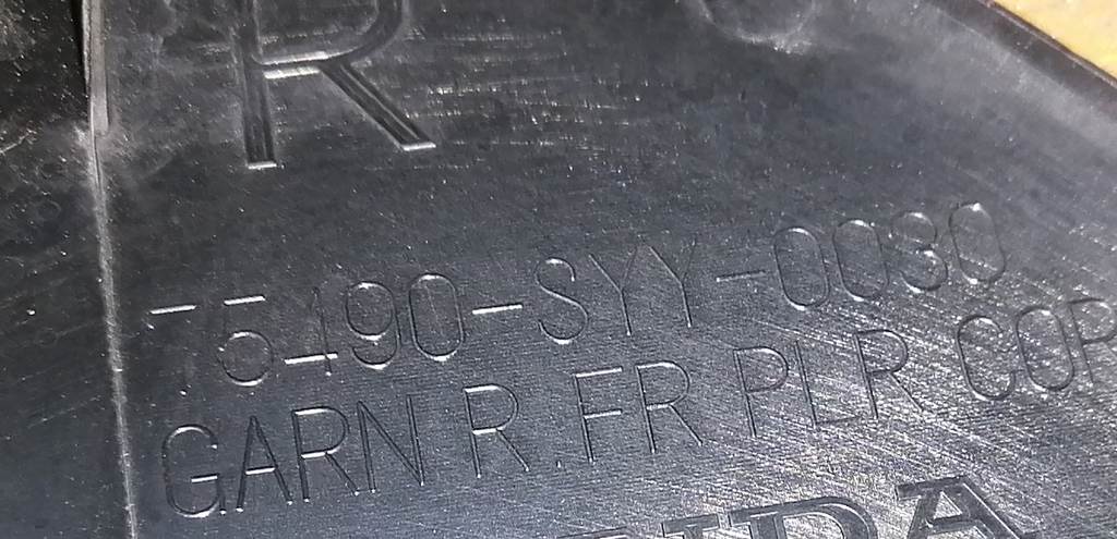 уголок крыла Honda Freed