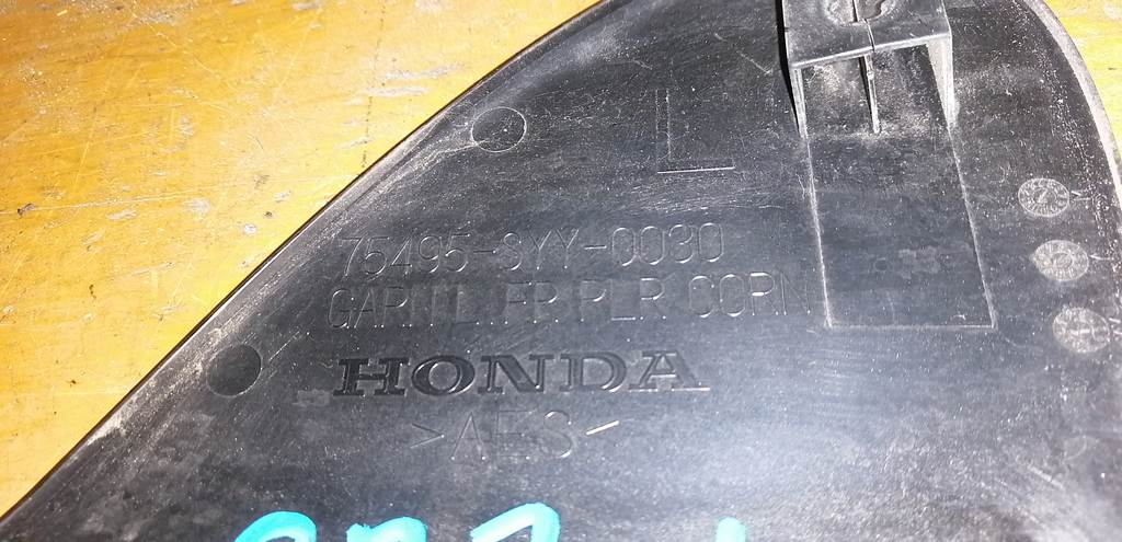 уголок крыла Honda Freed