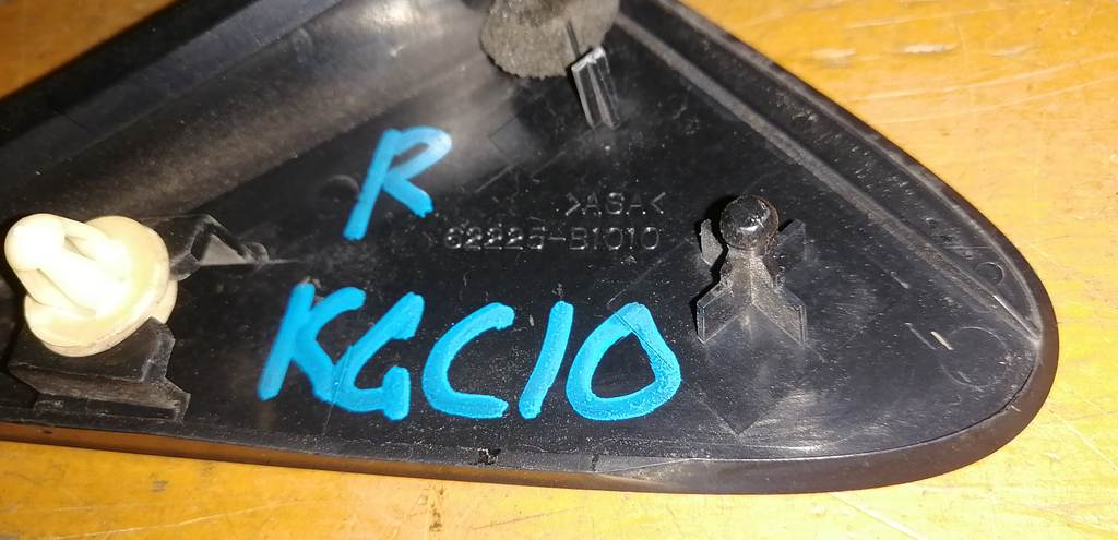 уголок крыла Toyota Passo