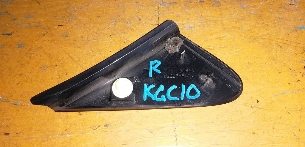 уголок крыла Toyota Passo
