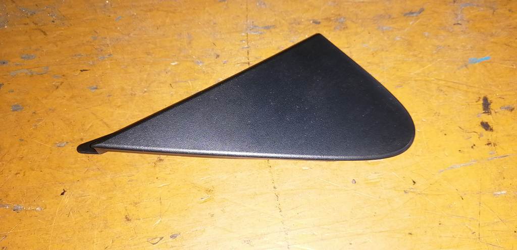 уголок крыла Toyota Passo