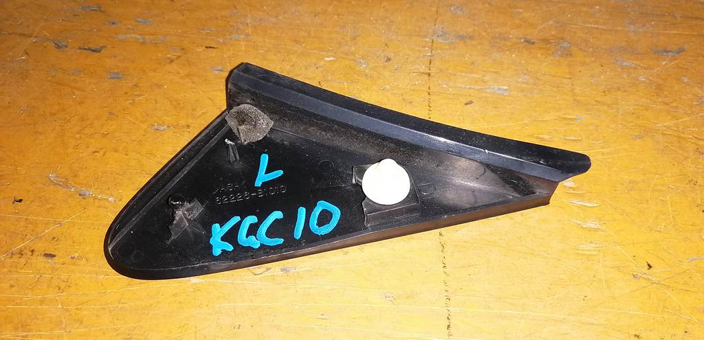 уголок крыла Toyota Passo