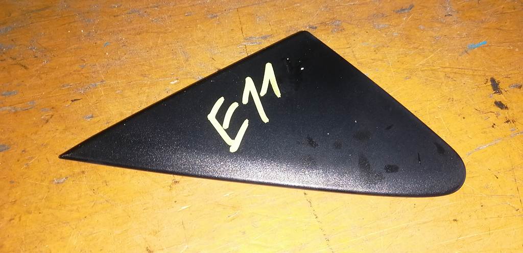 уголок крыла Nissan Note