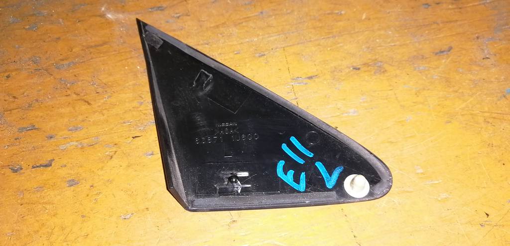 уголок крыла Nissan Note