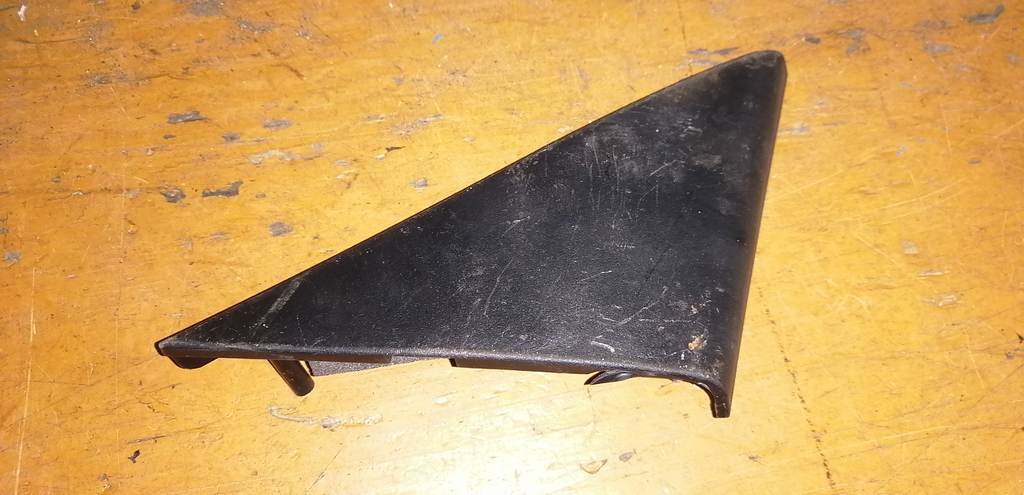 уголок крыла Toyota Camry