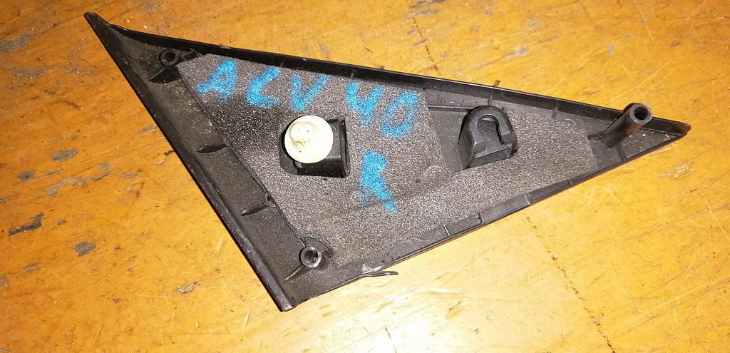 уголок крыла Toyota Camry