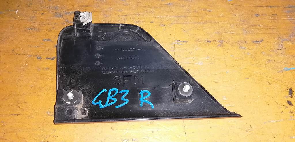 уголок крыла Honda Freed