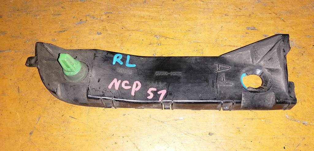 крепеж бампера Toyota Probox