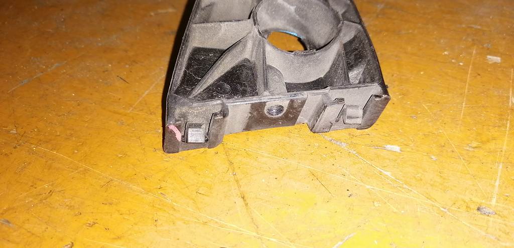 крепеж бампера Toyota Probox