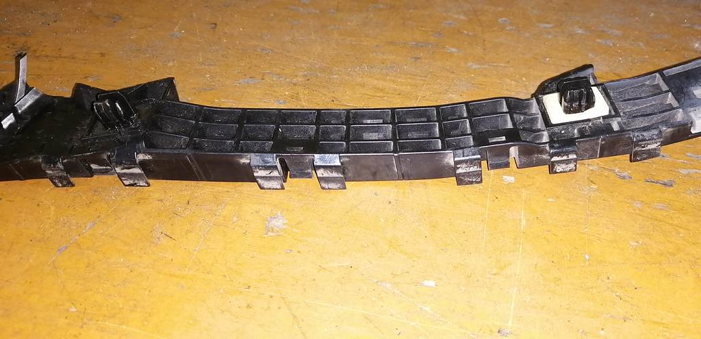 крепеж бампера Honda Fit