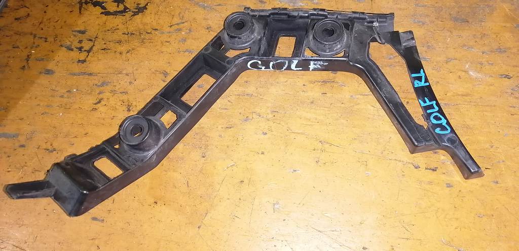 крепеж бампера Volkswagen Golf