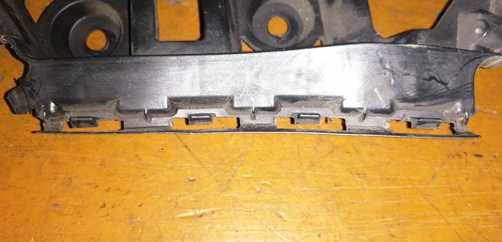 крепеж бампера Volkswagen Golf