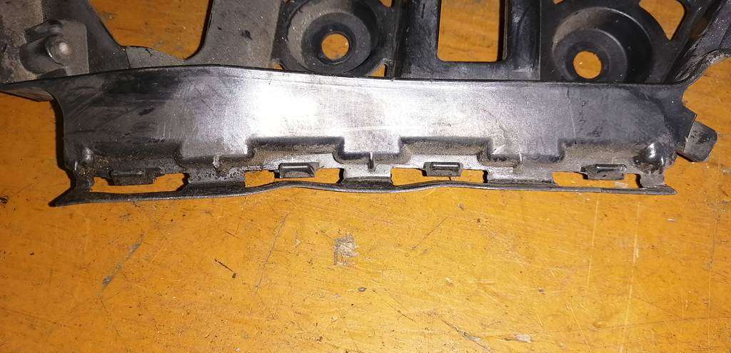 крепеж бампера Volkswagen Golf