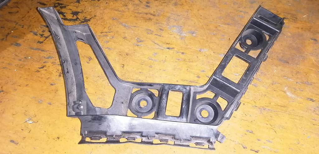 крепеж бампера Volkswagen Golf